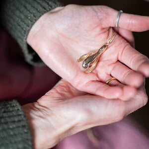 9ct Gold Snowdrop Pendant