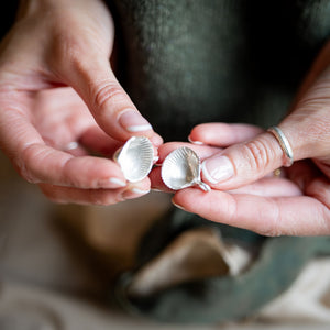 Clam Shell Capsule Memory Bangle