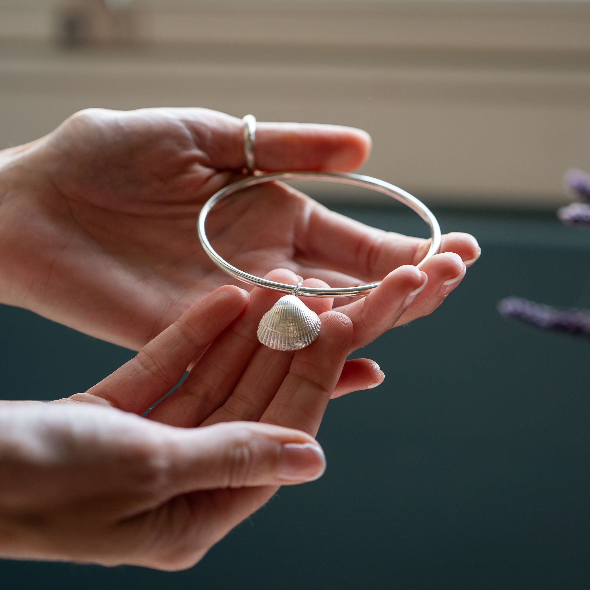 Bangles Capsules Clam Shell Capsule Memory Bangle – Cast & Found