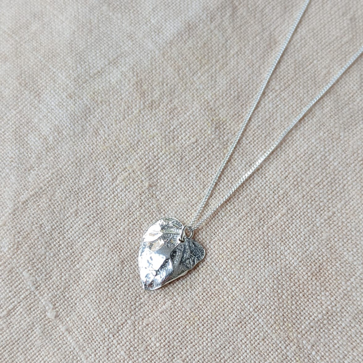 Drop Ivy Heart Leaf Pendant